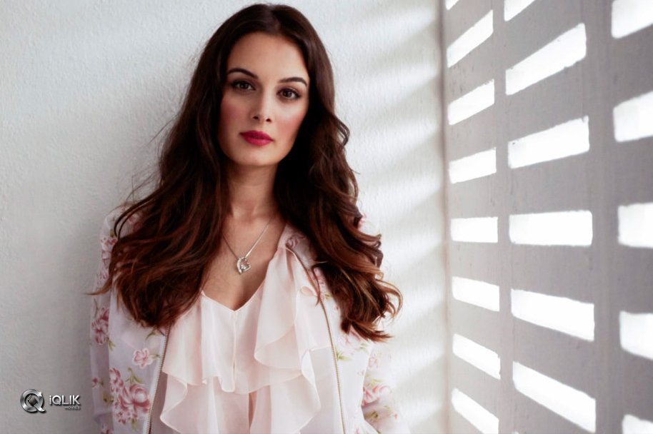 Evelyn-Sharma